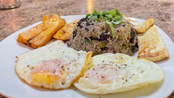 Gallo Pinto con Huevo